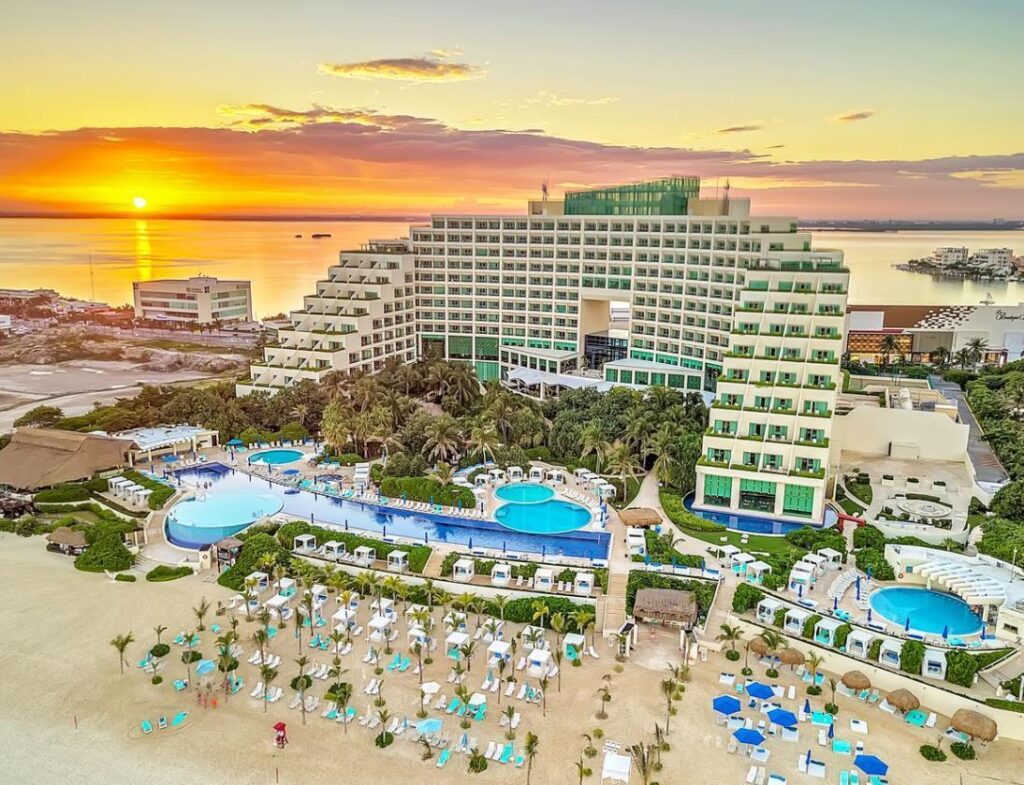 Live-Aqua-resort-cancun