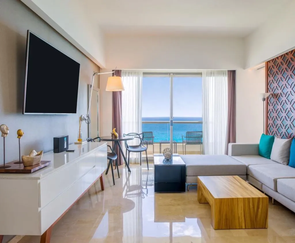 live-aqua-resort-cancun-hotel-room