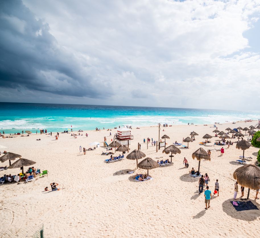 BUsy Tourist beach cancun