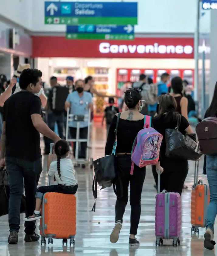 Cancu-airport-travelers-mask