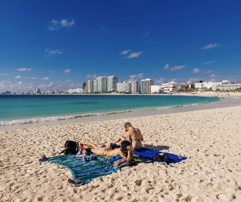 beach tourists Cancun