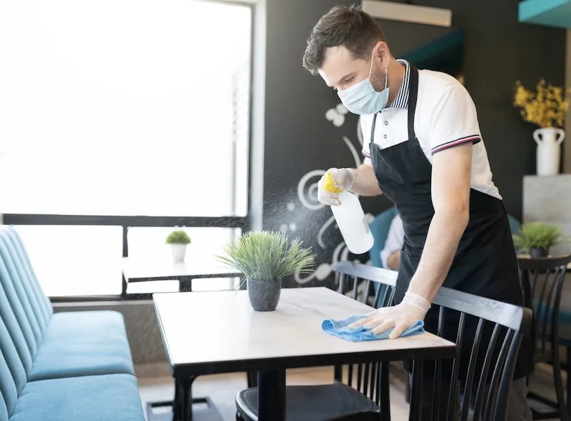 mask waiter health and safety protocols restaurant