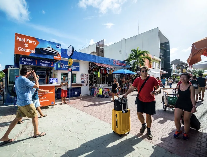 tourists in Playa del Carmen 5th avenue