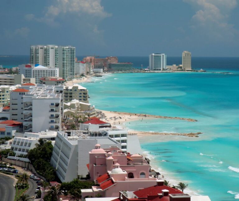 best place to stay in cancun for singles