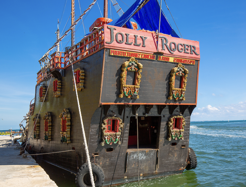 Jolly roger pirate show