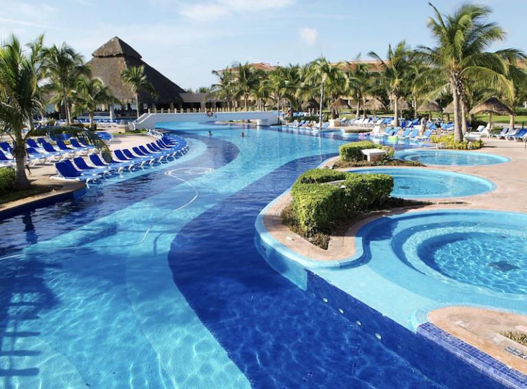 Top 7 Cancun Resorts For Single Travelers - Cancun Sun