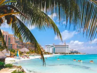 Two Cancun Clubs Claiming Private Beaches Demolished By Authorities