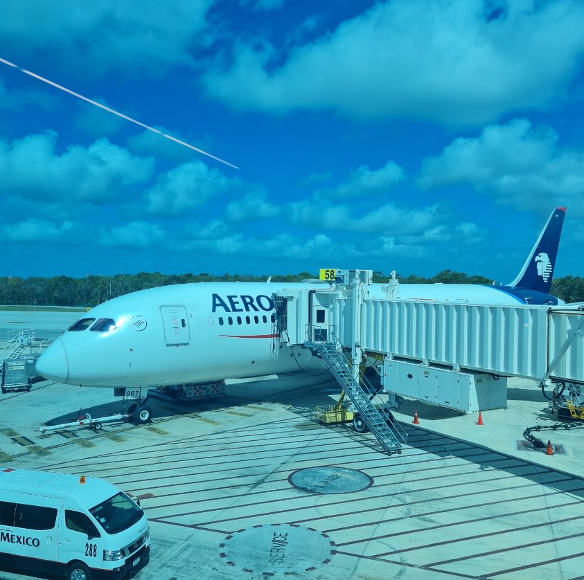 Aeromexico plane at cancun airport 
