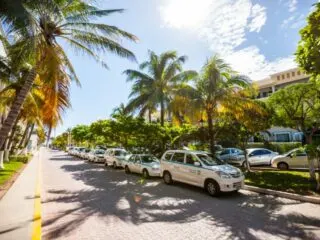 After weeks of warnings from Governor Carlos Joaquín González, several roads that are vital for transportation around Playa del Carmen are now closed to nighttime traffic.