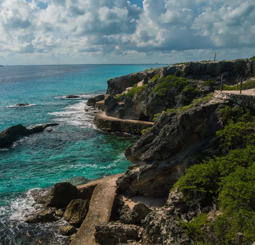 Rock cliffs in Isla mujeres