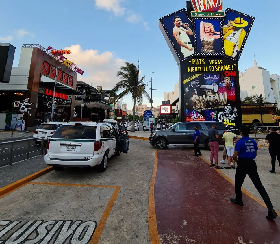 Taxi In Hotel zone cancun