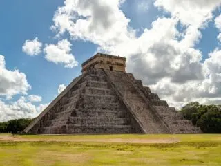 As one of the seven wonders of the world, Chichen-itza is one of the most magical and historical places in all of Mexico to visit. Located in the beautiful Yucatan Peninsula - here are 4 tours to guide your exploration around this sacred land.