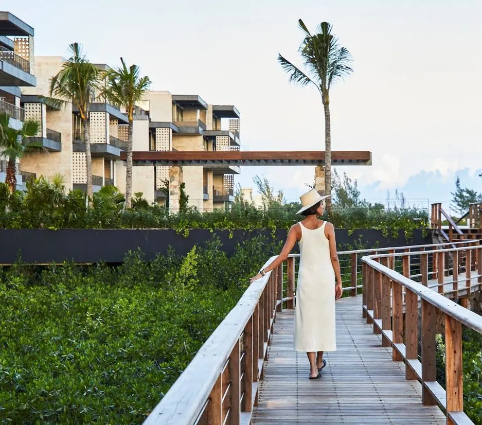 Woman walking on bridge at Auberge Etéreo  