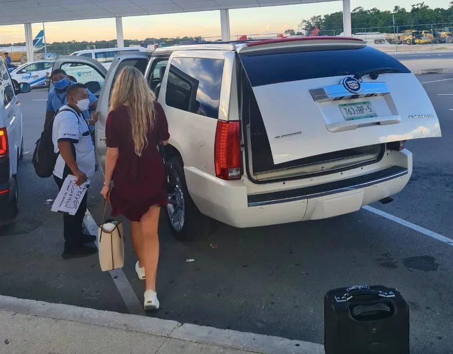 https://thecancunsun.com/wp-content/uploads/2021/11/pickup-cancun-airport-vip.jpg.webp