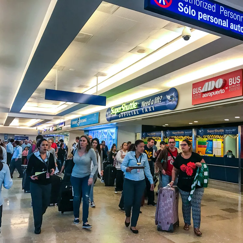 cancun airport busy