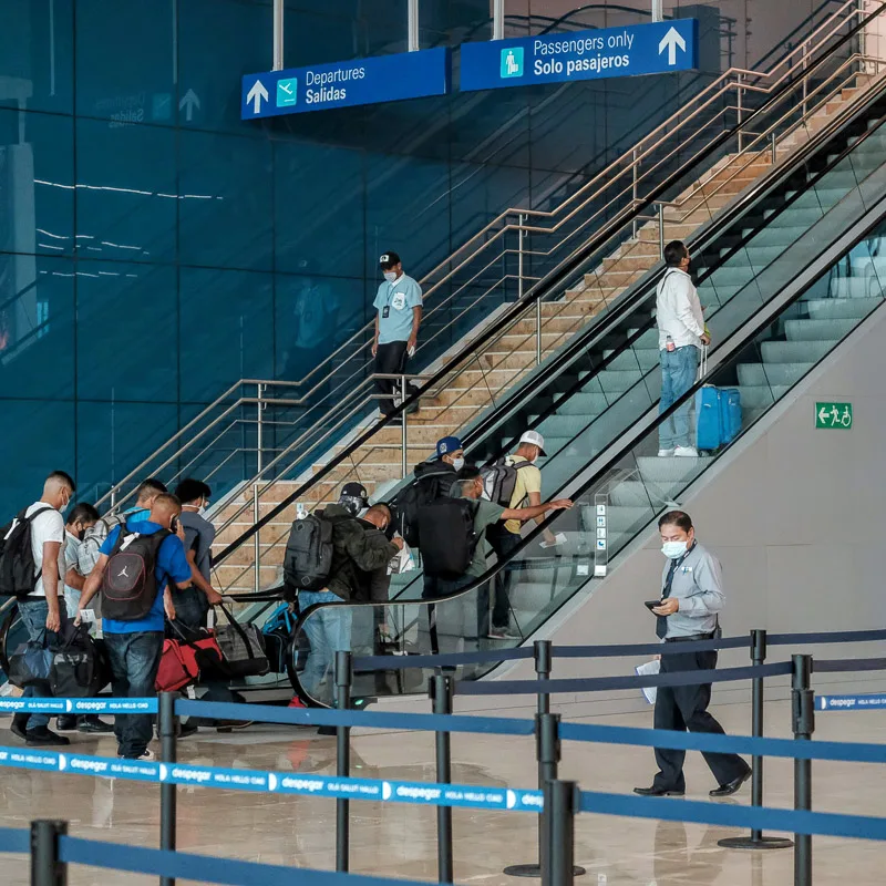 masks in airport