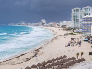 Cold Front Derails Tourists’ Activities In Cancun 