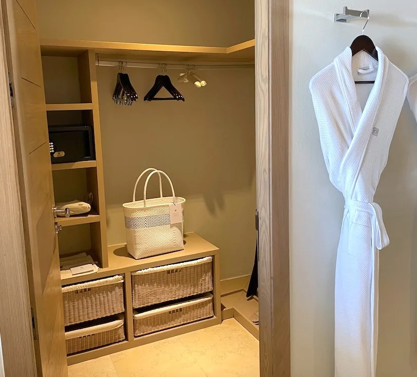 walk in closet grand velas grand class