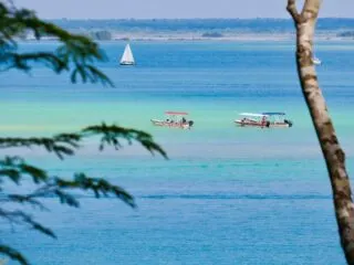 Top 5 Reasons To Visit The Lagoon Of Seven Colors In Bacalar