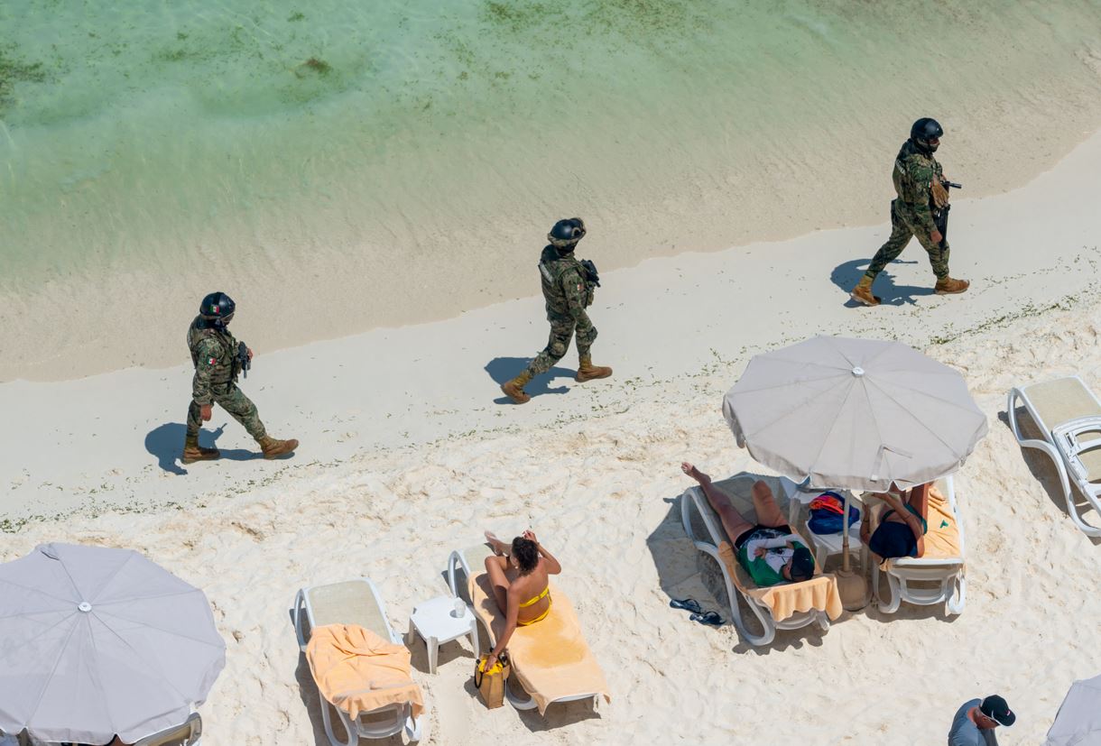 Tourists Have Been Taking Selfies With Fully Armed Marines On Cancun ...