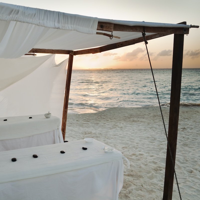 lits de massage sur la plage