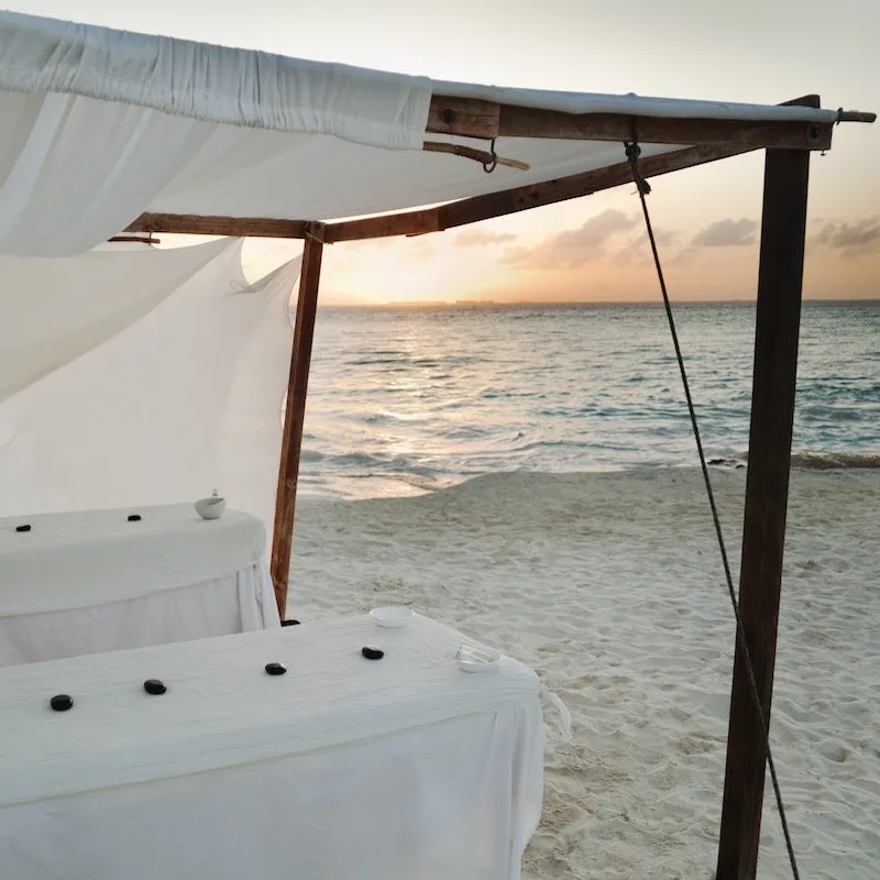 massage beds on beach
