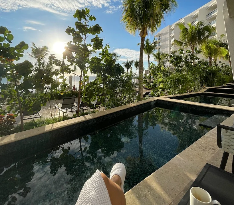 swim out hilton cancun