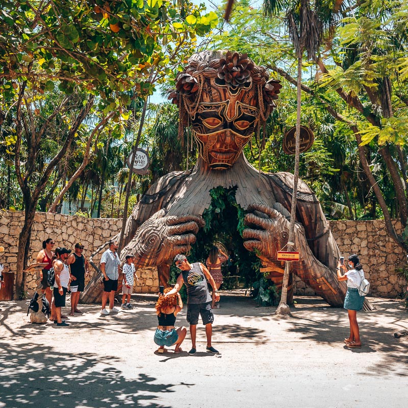 tulum statue