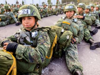 6000 Soldiers Are Protecting Tourists In Cancun Over Easter