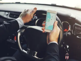 New Law Prohibits Cell Phone Use While Driving in Cancun 