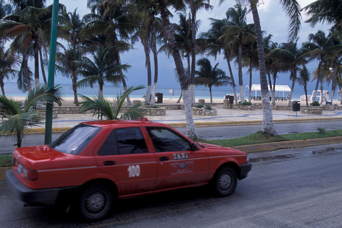 taxi cost in cancun