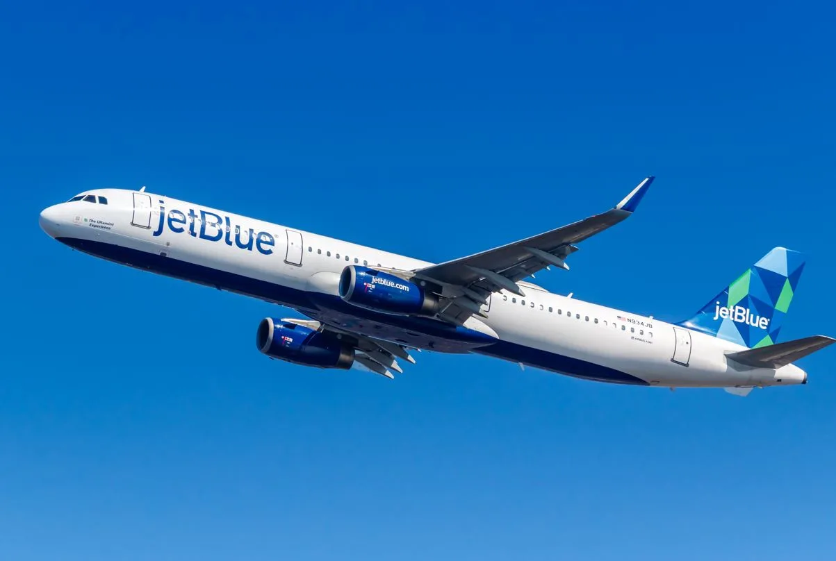 Tourist From US Turns Down $10,000 Offer From JetBlue To Reschedule His Flight To Cancun