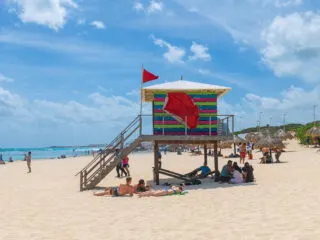 Tourists Continue To Ignore Red Flags On Cancun Beaches