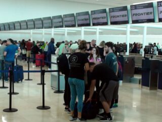 Tourists Face 3 Hour Flight Delays Leaving Cancun