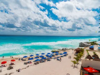 Cancun Lifeguards Save Russian Tourist From Drowning
