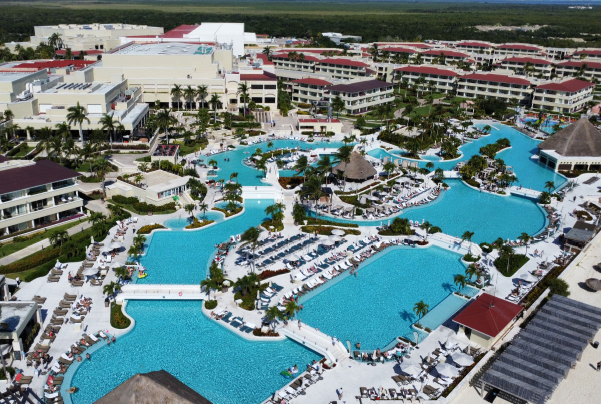 New Mega Theme Park Malltertainment Will Open In Cancun Beside Moon ...