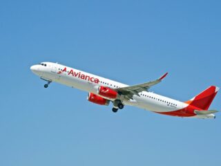 Plane Makes Emergency Landing In Cancun After Passenger Tries to Open Door