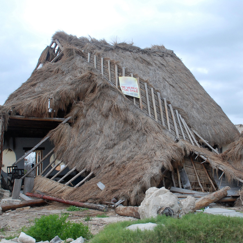 hut collapse in cancun