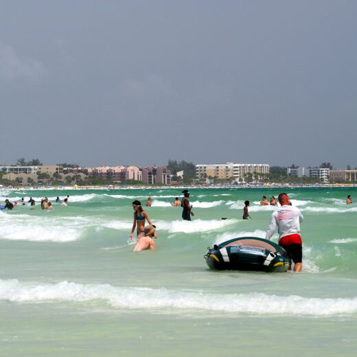 Cancun Lifeguards Save Russian Tourist From Drowning Cancun Sun
