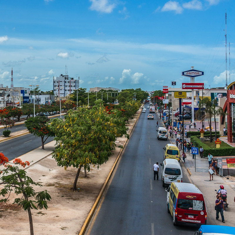 busy street in Cancun