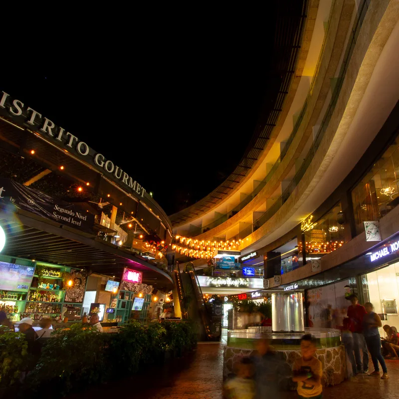 plaza in playa del carmen