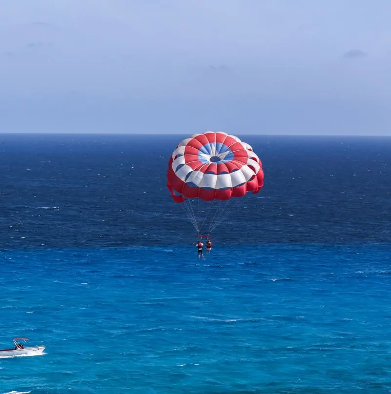 Parasailing in Cancun 