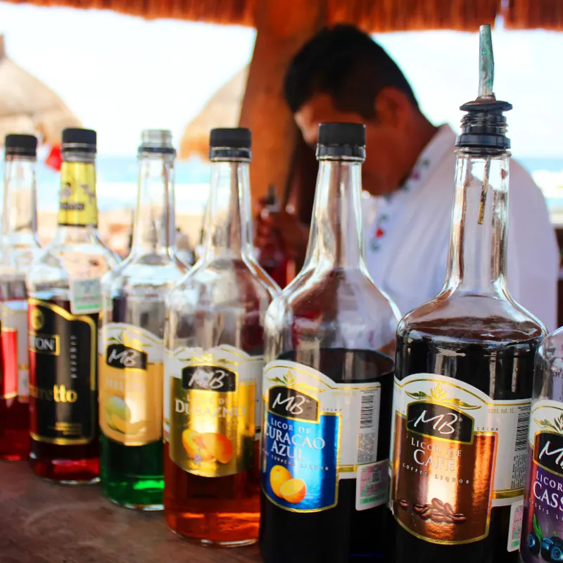 Small-Cancun-Bar