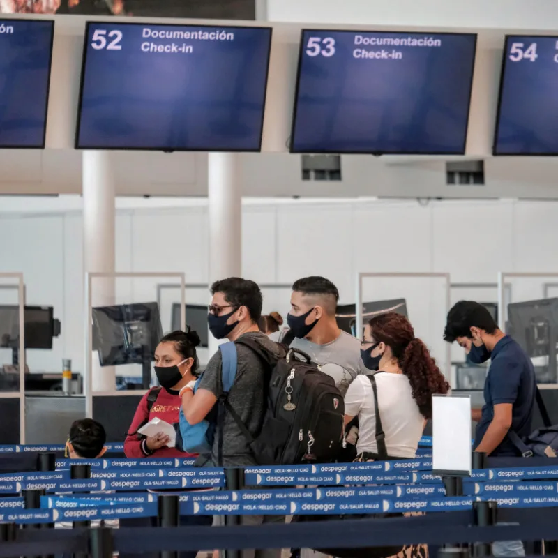 Tourists at airport with masks 