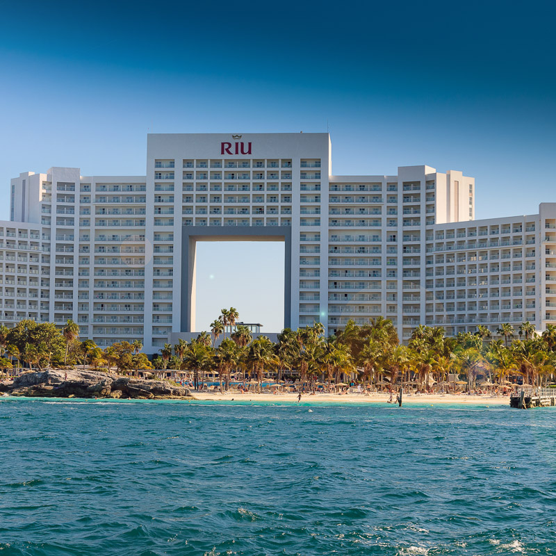 riu big hotel cancun