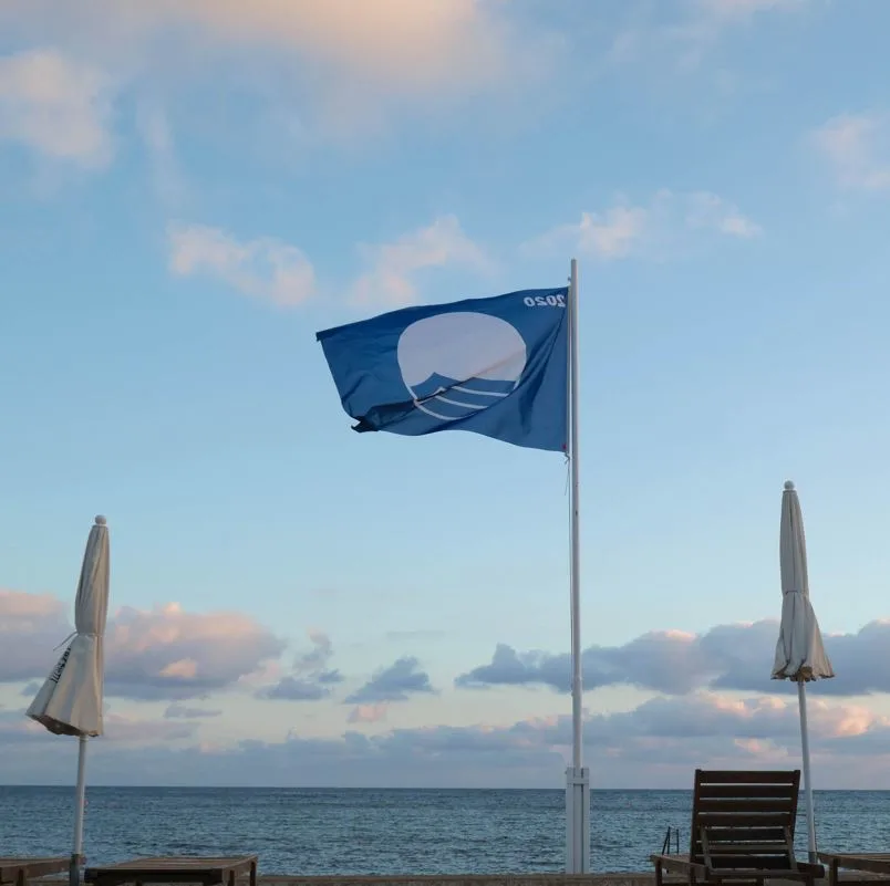 blue flag in isla mujeres beach