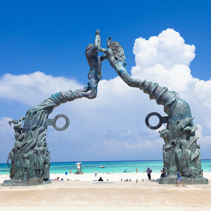 playa del carmen statue