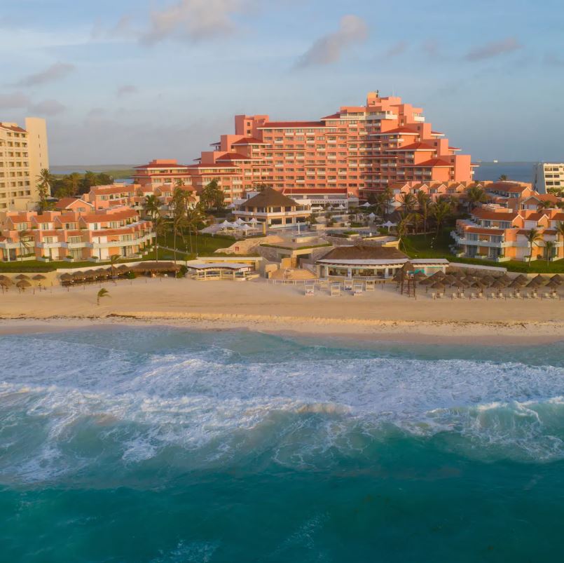 Wyndham Cancun Hotel Front View 