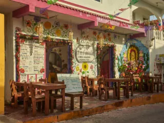Public Urged To Report Cancun Restaurants That Automatically Include Tips