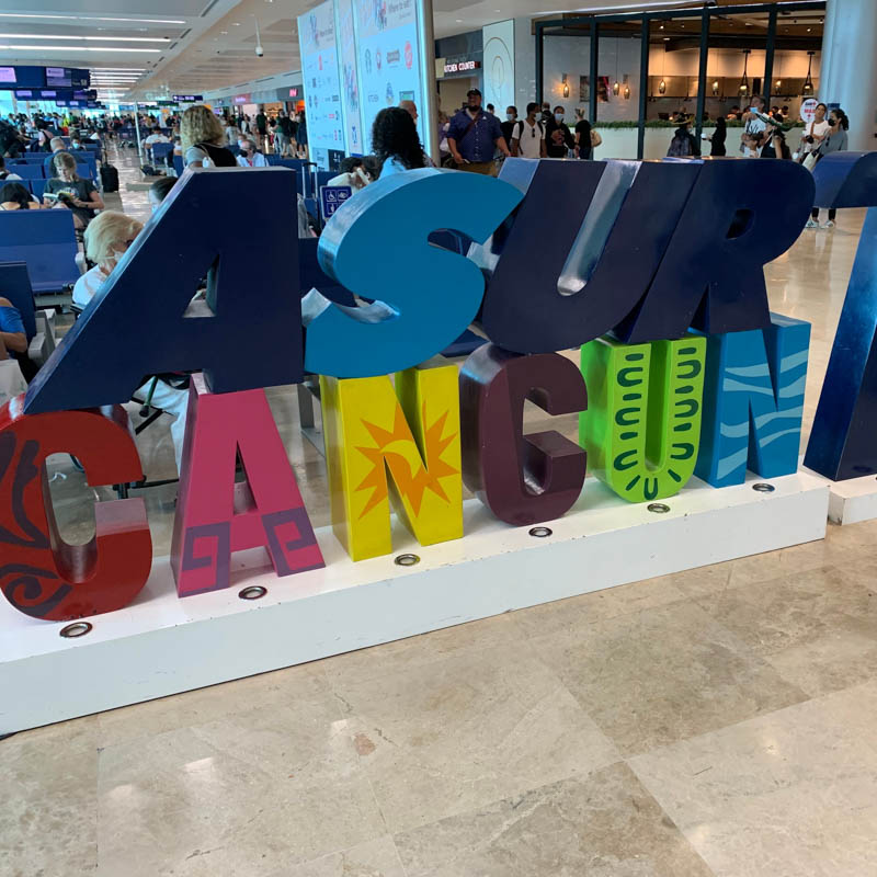 cancun welcome sign